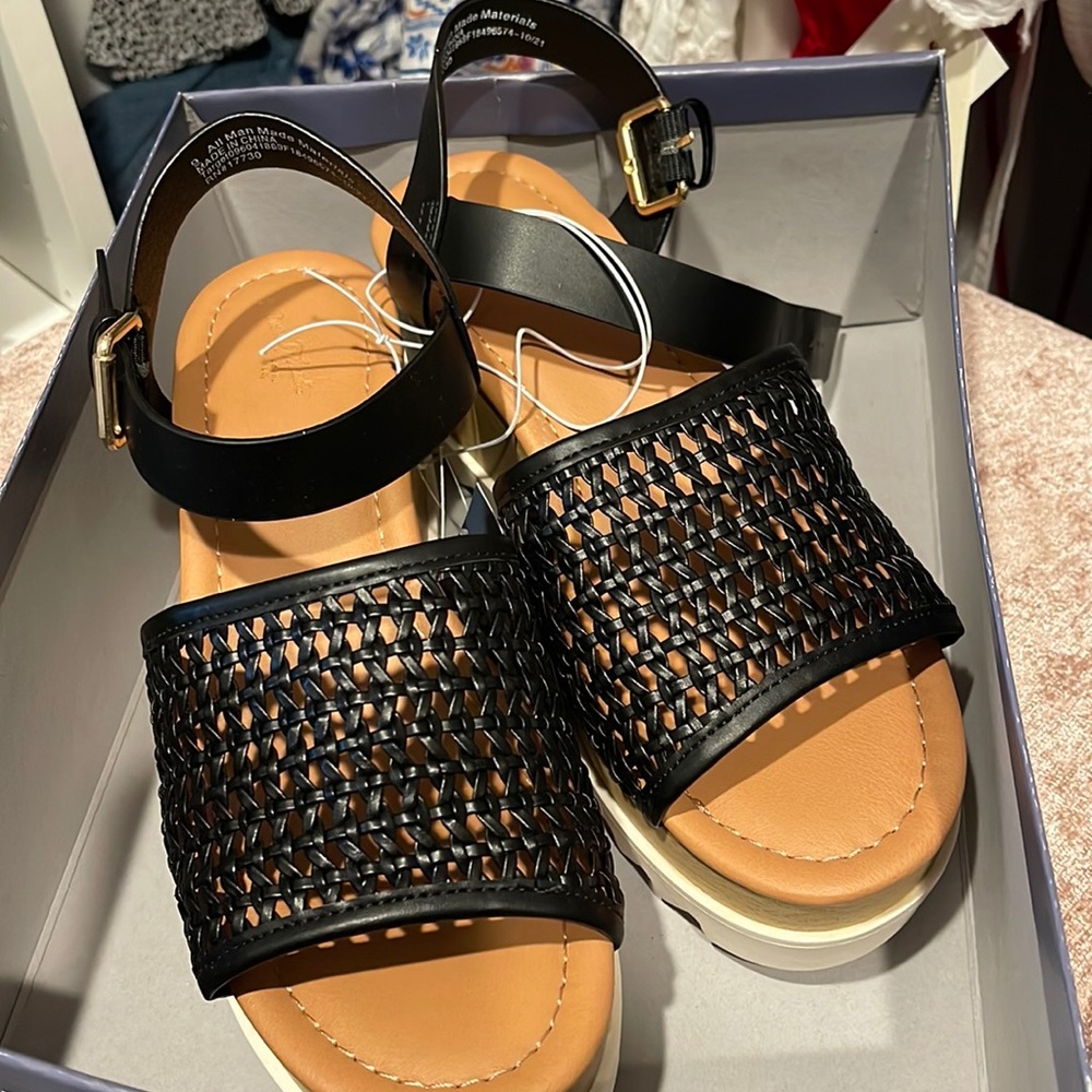 Memory foam sandals